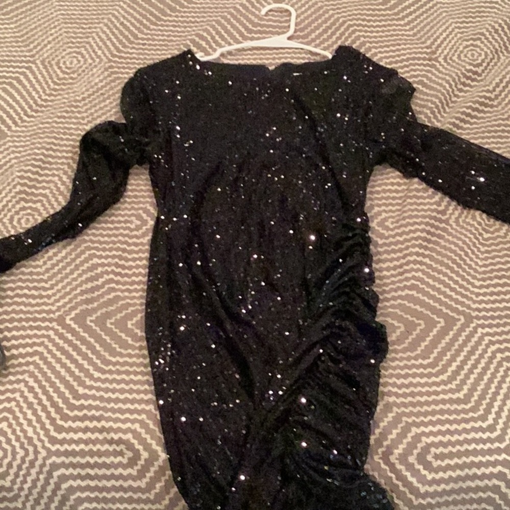 Simides Long Sleeve Sequin Dress With Gloves